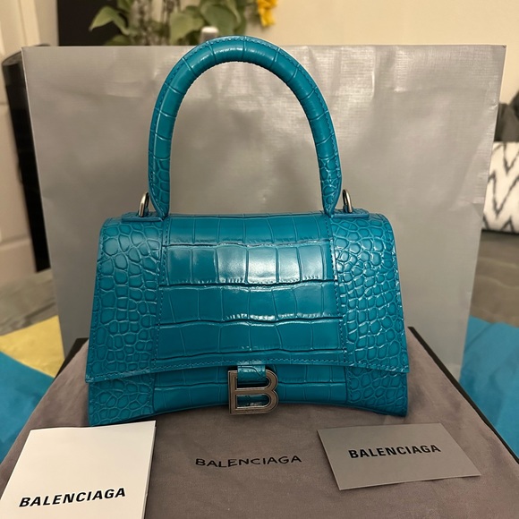Retail $3000 plus tax - Picture 1 of 15